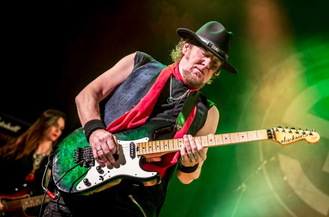 Smith---Kotzen--7--Islington-Photo---Robert-Sutton Adrian Smith, Islington Assembly Hall.