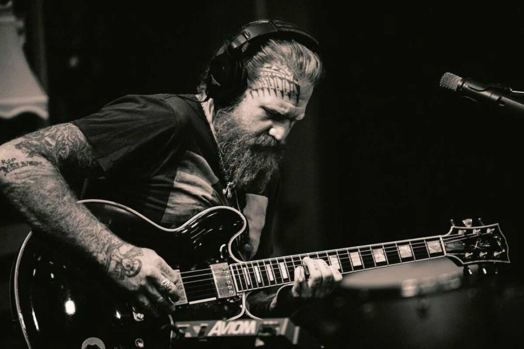 Brent Hinds, Co-founder and former lead guitarist of the Heavy Metal band Mastodon, has died in a motorcycle crash in Atlanta, Georgia.