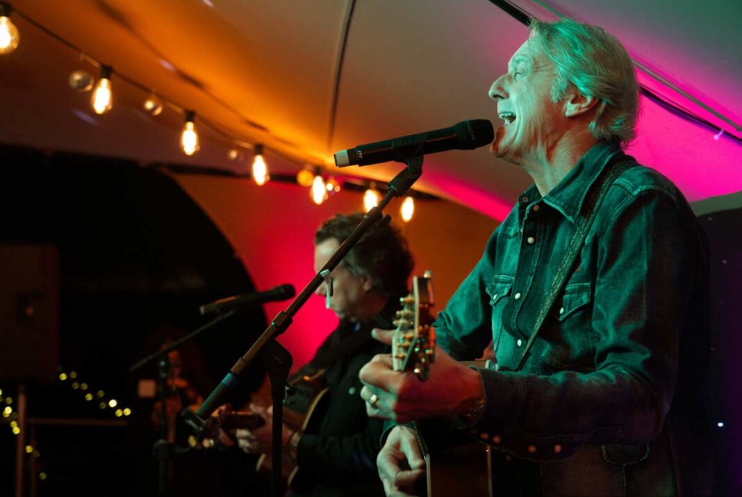 FM--2--Steve-Overland-and-Jim-Kirkpatrick---The-Weir-Brentford---10-December-2025-Steve-Barker FM - Steve Overland and Jim Kirkpatrick - The Weir, Brentford - 10 December 2025. Photo: Steve Barker