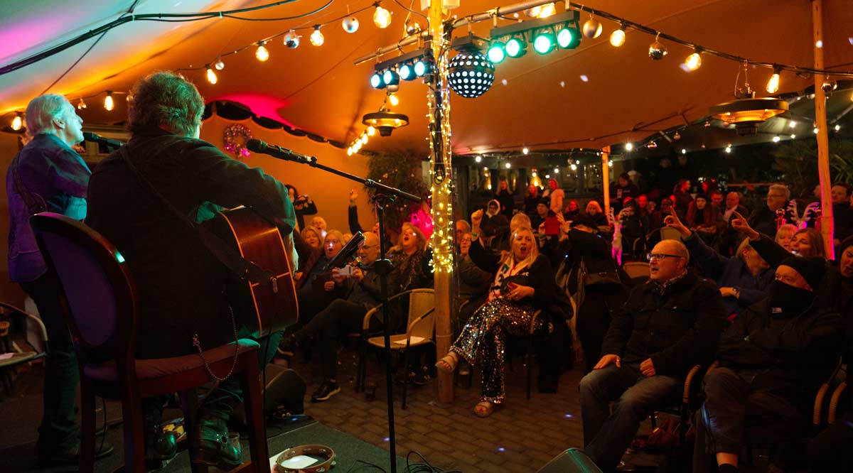 FM - Steve Overland and Jim Kirkpatrick - The Weir Brentford - 10 December 2025 Photo Steve Barker | MetalTalk - Heavy Metal News Reviews and Interviews FM - Steve Overland and Jim Kirkpatrick - The Weir, Brentford - 10 December 2025. Photo: Steve Barker