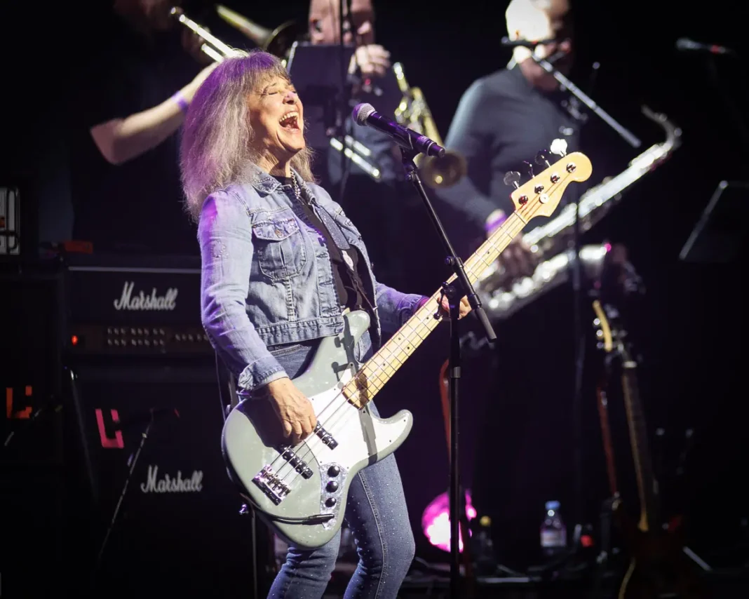 Suzi Quatro - The London Palladium - 15 April 2026. Photo: Manuela Langotsch/MetalTalk