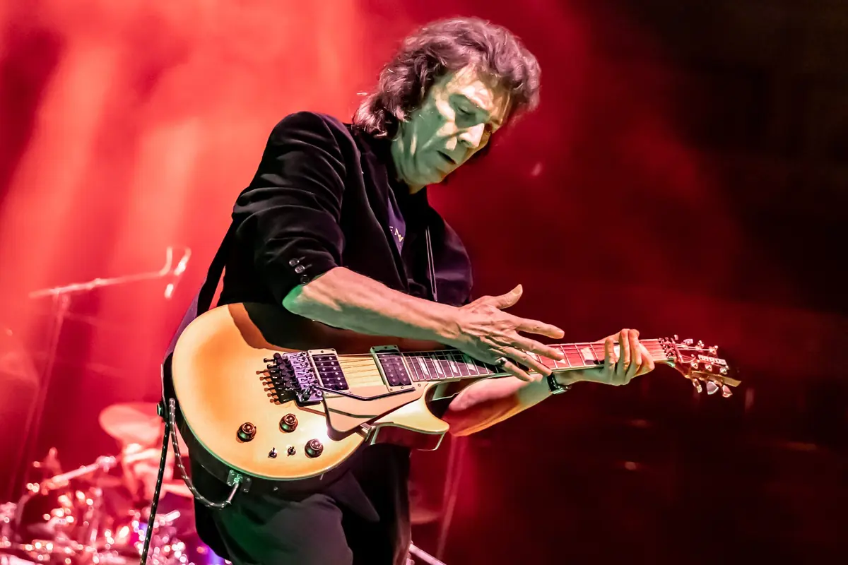 Riyel Rok Steve Hackett Unites Solo Magic And Genesis Grandeur At The Royal ...
